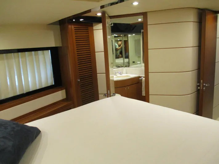 Mr Chic Yacht Photos Pics 