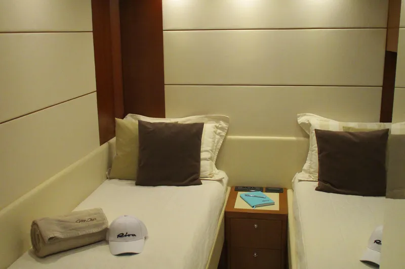 Mr Chic Yacht Photos Pics 