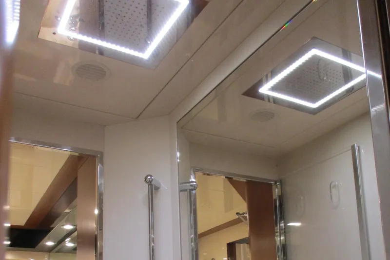 Mr Chic Yacht Photos Pics 