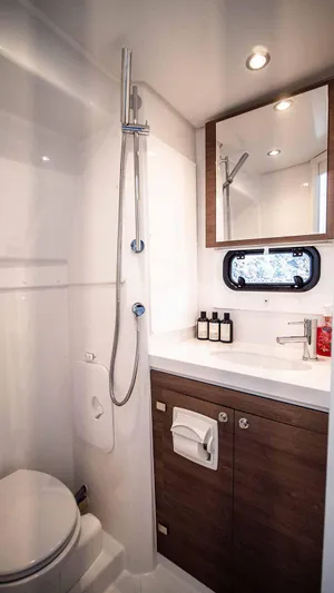 Cocktails And Dreams Yacht Photos Pics Bali 5.4 bathroom