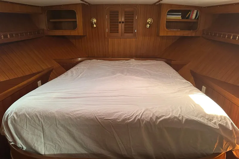 Off Ramp Yacht Photos Pics Cozy wooden cabin bedroom in 2002 Novatec Sundeck yacht with a large bed.