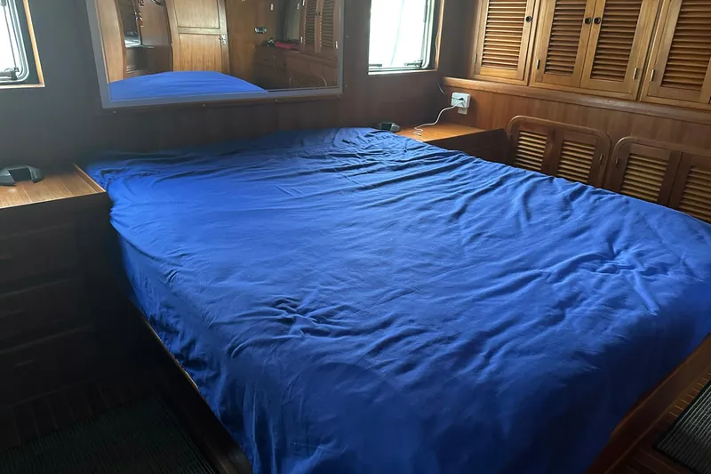 Off Ramp Yacht Photos Pics Cozy bedroom with blue bedding on 2002 Novatec Sundeck yacht.