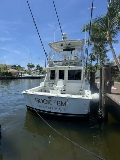 Hook 'em Yacht Photos Pics 1989 Hatteras 42 Convertible boat docked in Fort Lauderdale marina.
