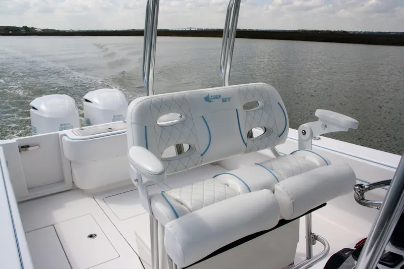  Yacht Photos Pics 32 Contender 32ST- Cockpit