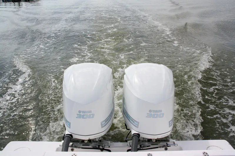  Yacht Photos Pics 32 Contender 32ST- Engines