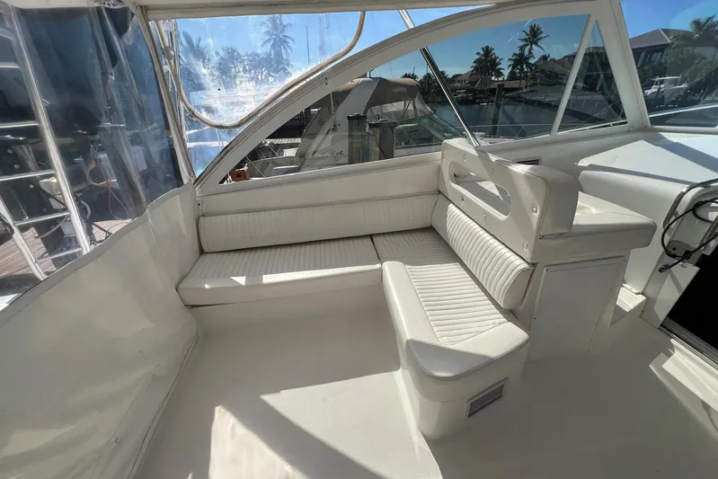 Reel Obsession Yacht Photos Pics 2007 Luhrs 41 Hardtop boat interior with white seating and clear windows.
