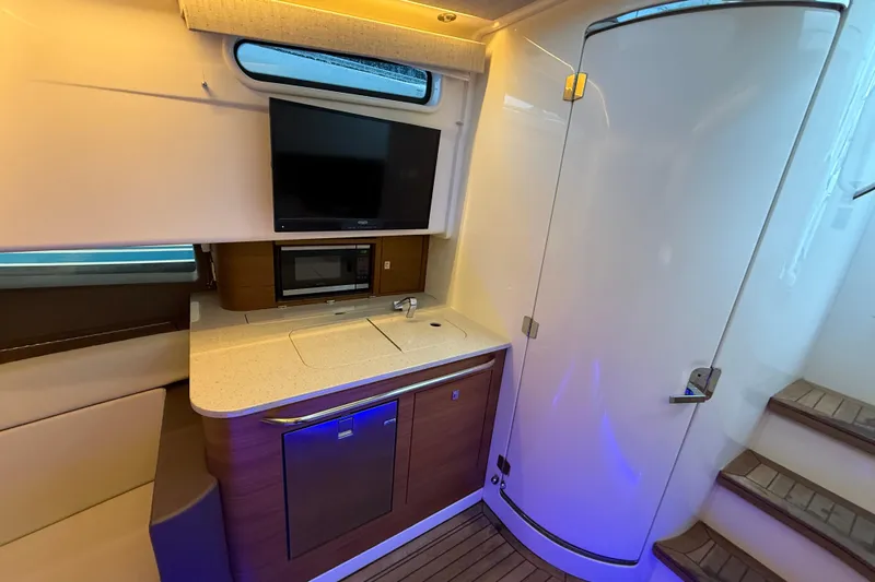  Yacht Photos Pics Interior of a 2020 Boston Whaler 420 Outrage, featuring a kitchenette and modern amenities.