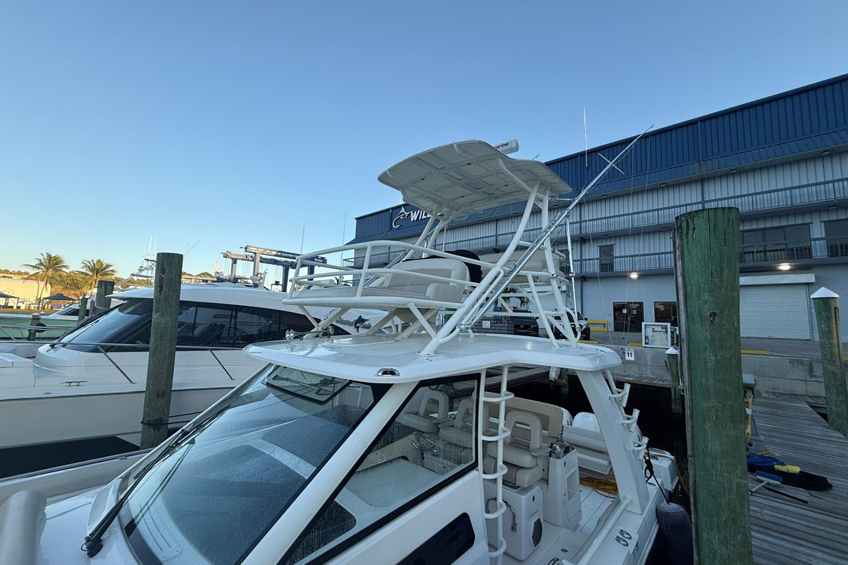 2020 Boston Whaler 42 