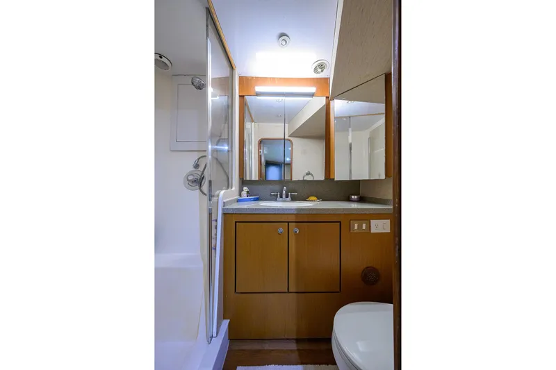 Members Only Yacht Photos Pics 2001 Ocean Yachts Super Sport bathroom with shower, vanity, and mirror.