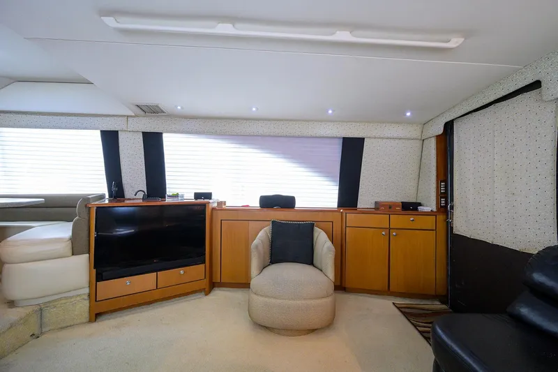 Members Only Yacht Photos Pics Luxurious interior of a 2001 Ocean Yachts Super Sport, featuring cozy seating and modern amenities.