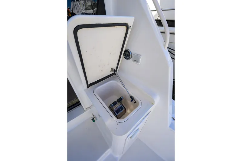 Members Only Yacht Photos Pics 2001 Ocean Yachts Super Sport boat storage compartment with open lid.