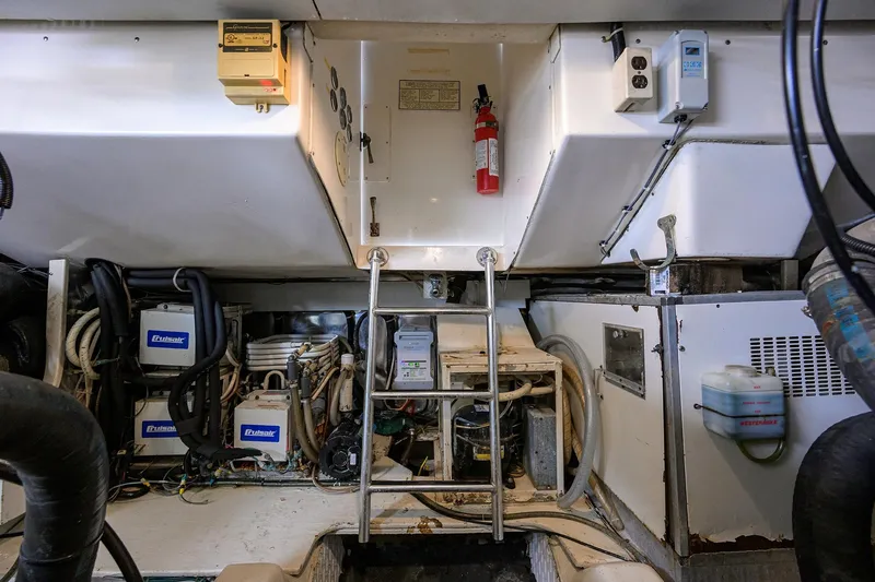 Members Only Yacht Photos Pics Engine room of 2001 Ocean Yachts Super Sport with equipment and fire extinguisher.