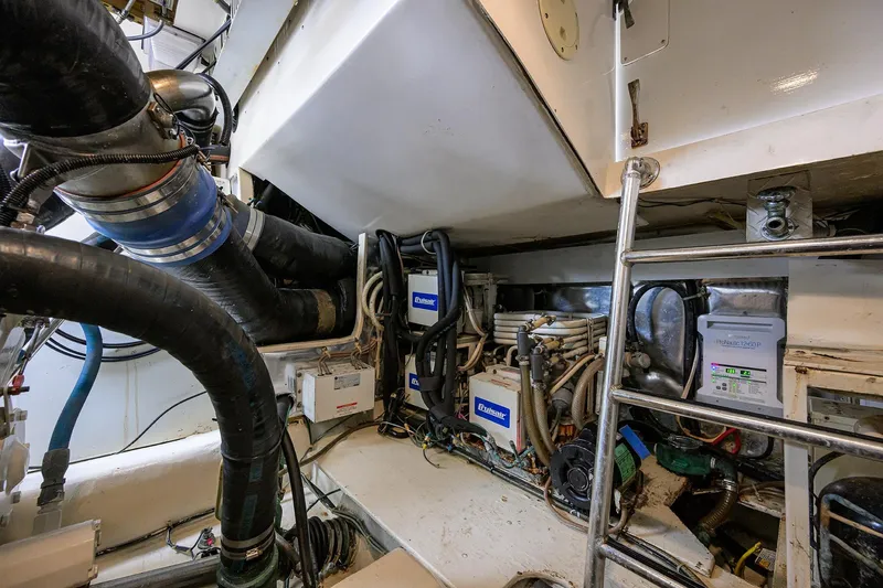 Members Only Yacht Photos Pics Engine room of 2001 Ocean Yachts Super Sport with mechanical equipment and ladder.