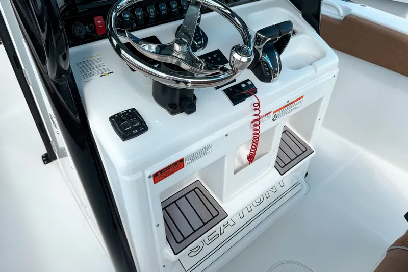 Yacht Photos Pics 2023 Sea Hunt Ultra 275 SE boat console with steering wheel and controls.