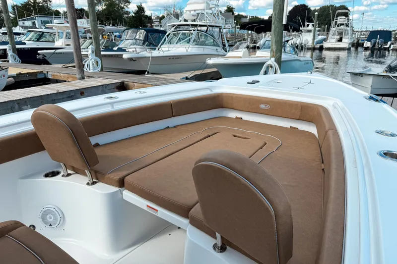  Yacht Photos Pics 2023 Sea Hunt Ultra 275 SE boat interior with brown seating at marina.