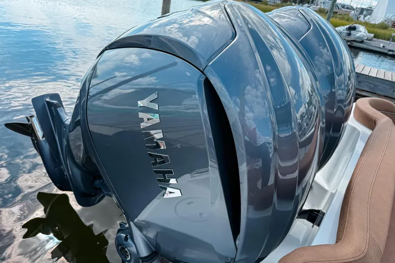  Yacht Photos Pics 2023 Sea Hunt Ultra 275 SE with dual Yamaha outboard engines at a marina.