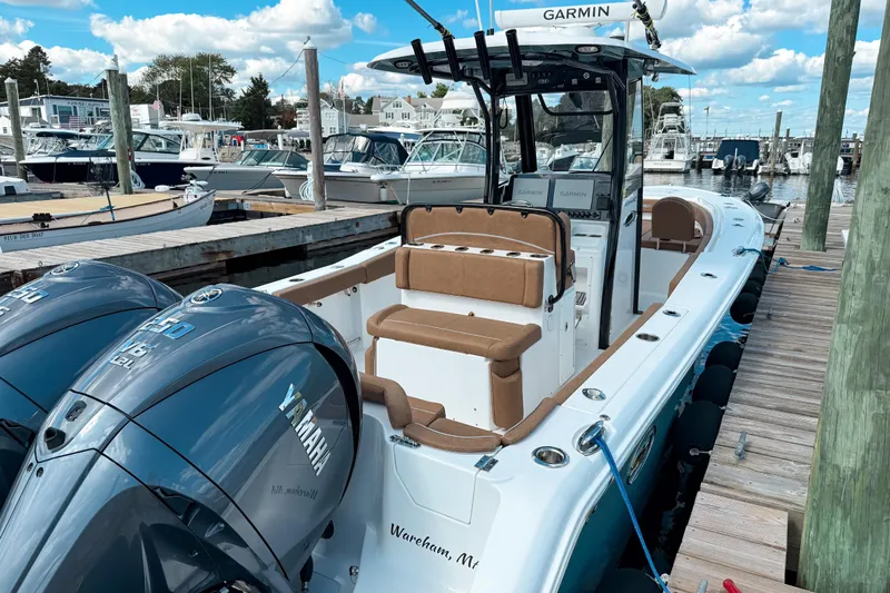  Yacht Photos Pics 2023 Sea Hunt Ultra 275 SE boat docked with Yamaha engines, featuring Garmin electronics.