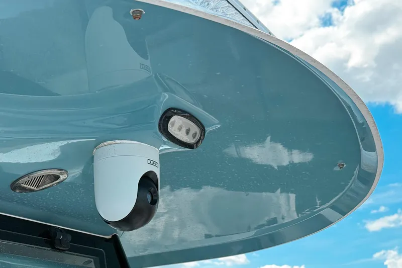  Yacht Photos Pics 2023 Sea Hunt Ultra 275 SE boat with camera and light under blue sky.