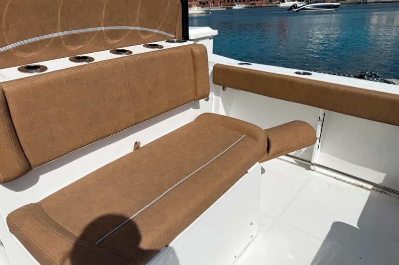  Yacht Photos Pics 2023 Sea Hunt Ultra 275 SE boat interior with brown cushioned seating and cup holders.