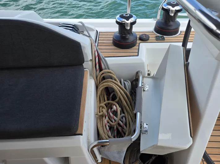Off-piste Yacht Photos Pics Beneteau Oceanis 46.1 cockpit with ropes and winches, 2019 model.