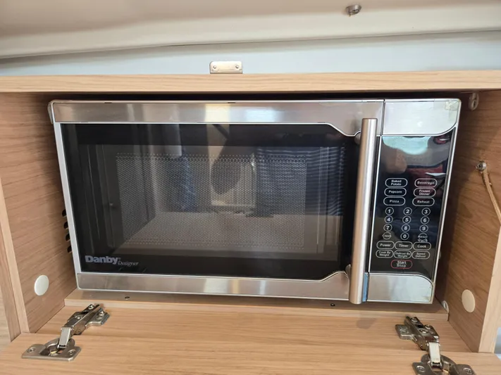 Off-piste Yacht Photos Pics 