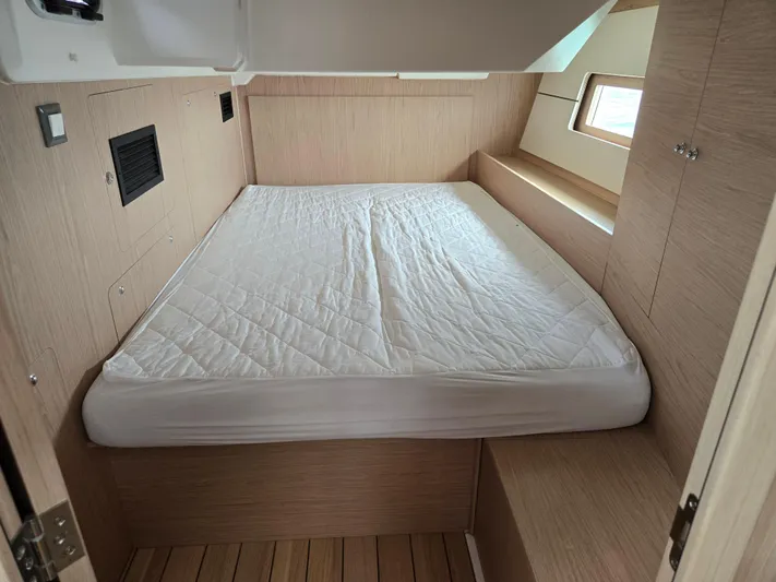 Off-piste Yacht Photos Pics 