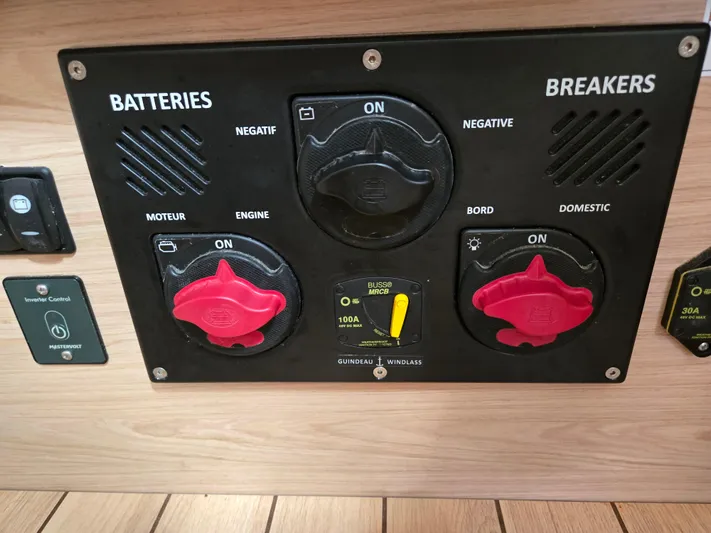 Off-piste Yacht Photos Pics 