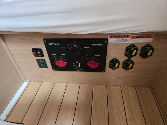 Off-piste Yacht Photos Pics 