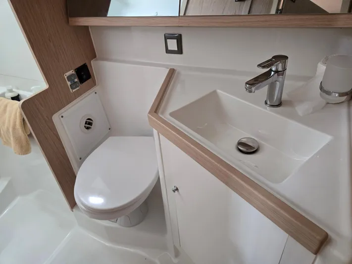 Off-piste Yacht Photos Pics 