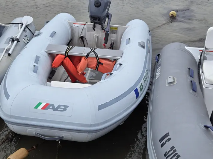 Off-piste Yacht Photos Pics 