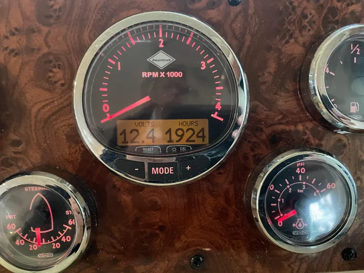 Seaduced Yacht Photos Pics Dashboard of 2006 Meridian 341 Sedan showing RPM, voltage, and engine hours.