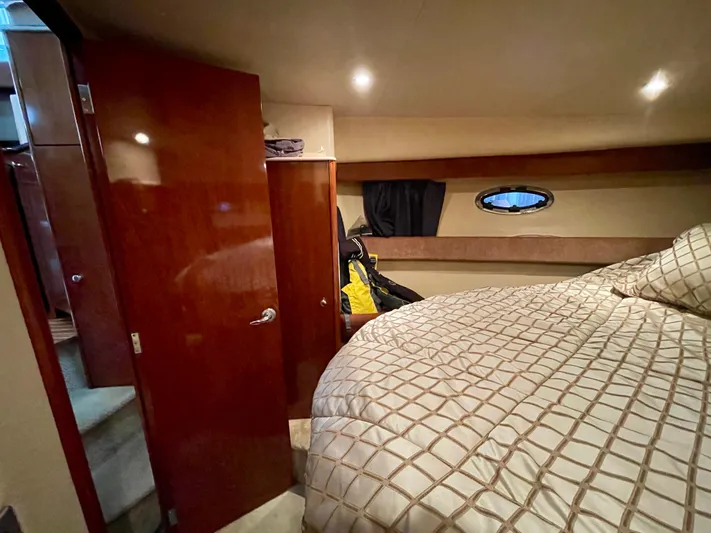 Seaduced Yacht Photos Pics Interior cabin of 2006 Meridian 341 Sedan with bed and wooden door.