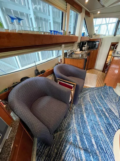 Seaduced Yacht Photos Pics Interior of 2006 Meridian 341 Sedan yacht with cozy seating and modern amenities.