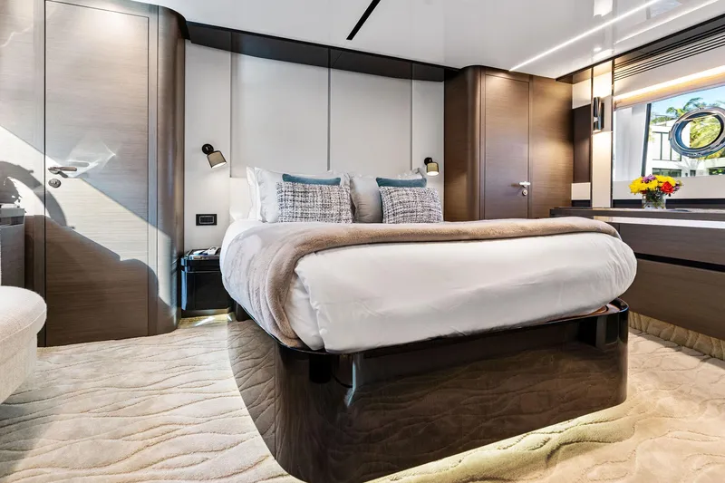 Yesenia Yacht Photos Pics 