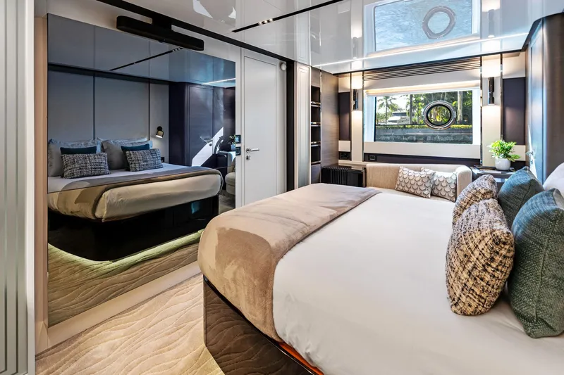 Yesenia Yacht Photos Pics 