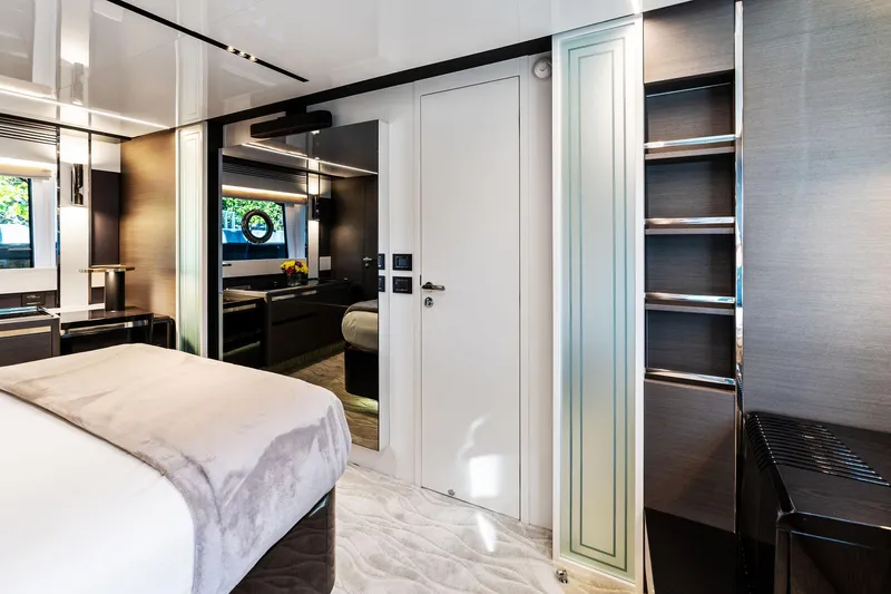 Yesenia Yacht Photos Pics 