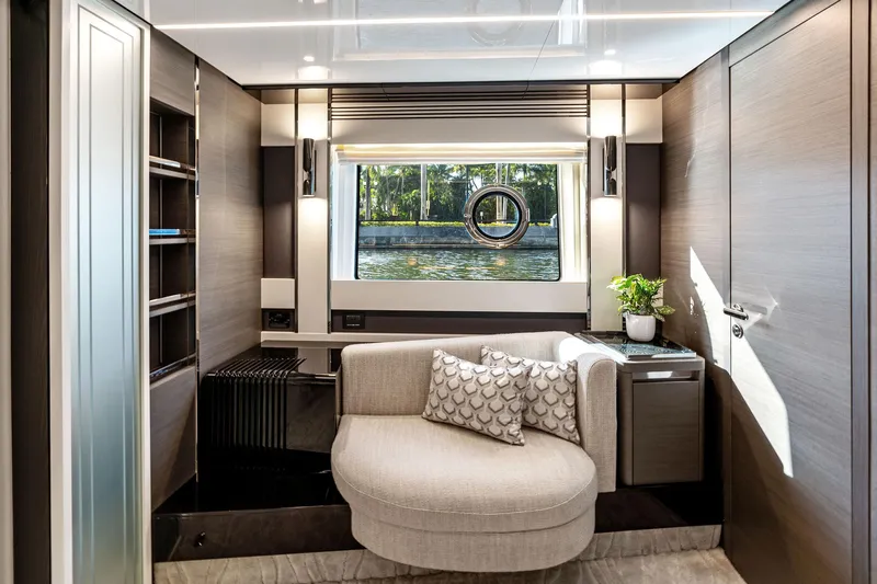 Yesenia Yacht Photos Pics 