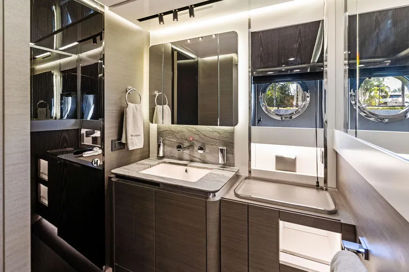 Yesenia Yacht Photos Pics 