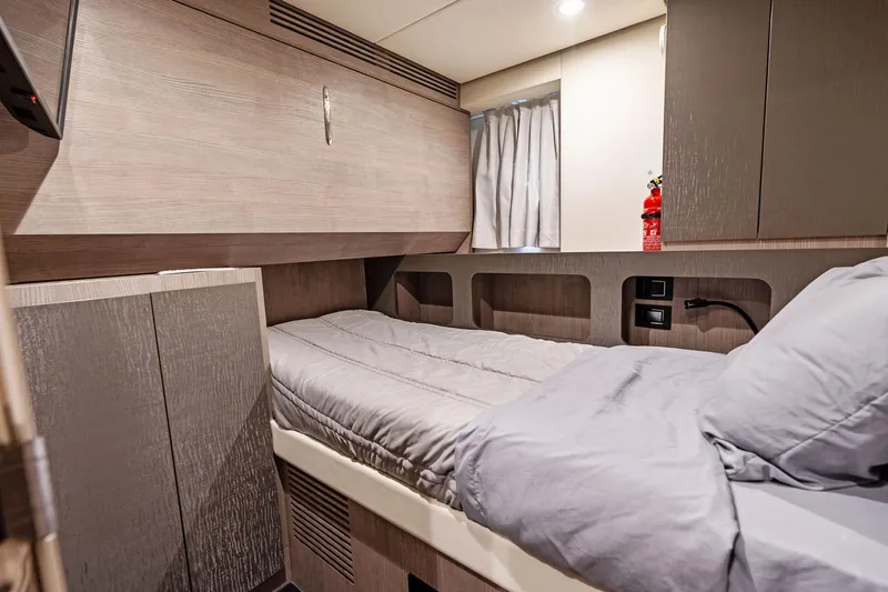 Yesenia Yacht Photos Pics 