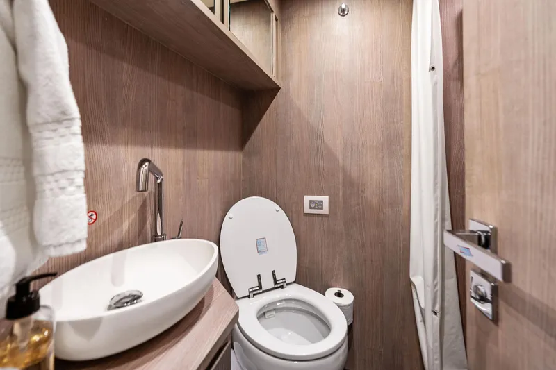 Yesenia Yacht Photos Pics 