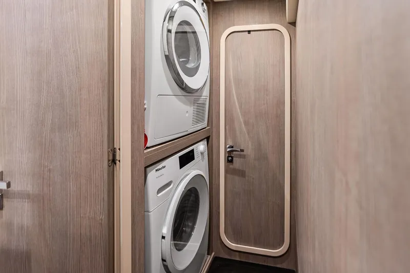 Yesenia Yacht Photos Pics 