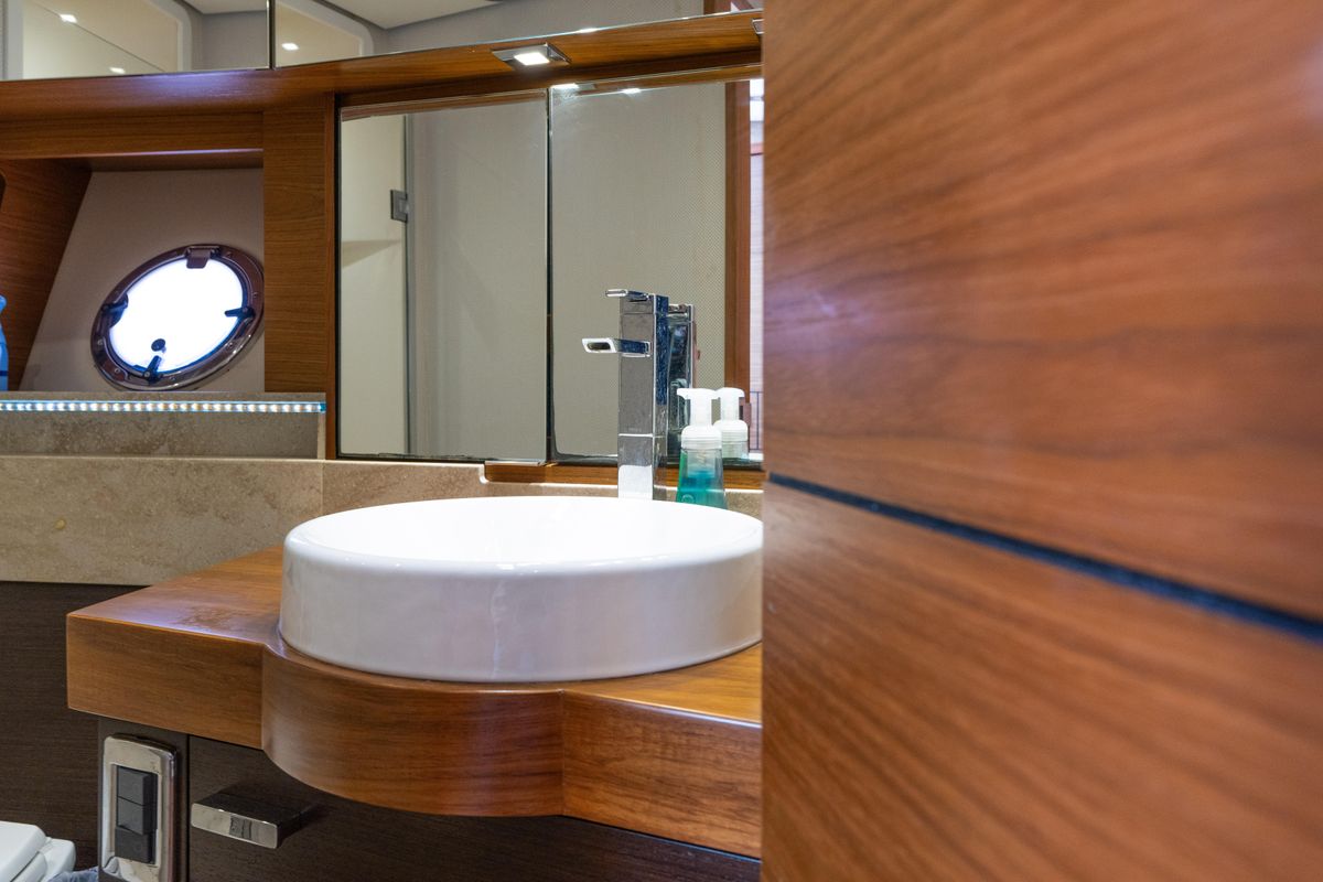 2015 Tiara Yachts 44 
