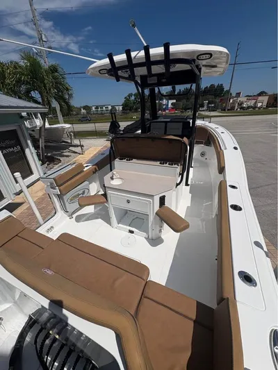  Yacht Photos Pics 2022 SeaHunter 275 ULTRA boat with brown seating and center console, docked under clear skies.