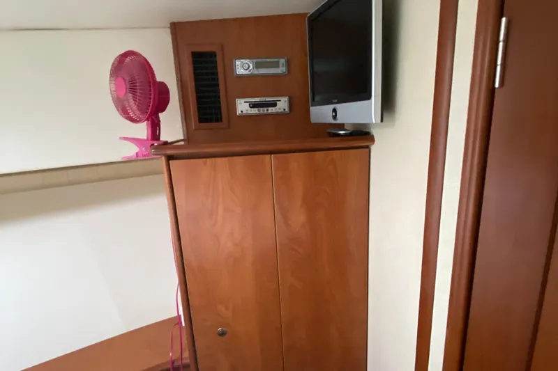 Carousel Yacht Photos Pics Interior of 2007 Silverton 36 Convertible with TV, stereo, and pink fan.