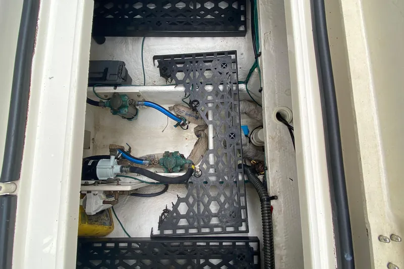 Carousel Yacht Photos Pics Engine compartment of a 2007 Silverton 36 Convertible boat, showing mechanical components and wiring.