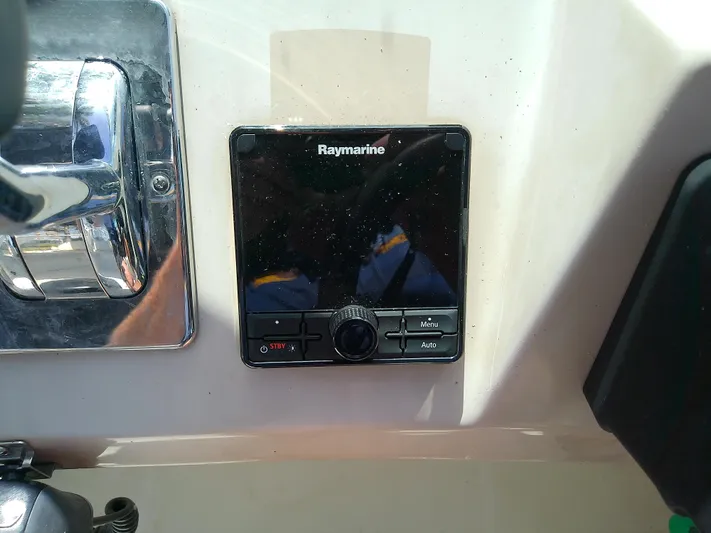 Cash Flow Yacht Photos Pics Raymarine control panel on 2005 Carver 36 Mariner boat dashboard.