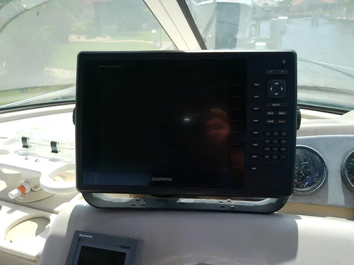 Cash Flow Yacht Photos Pics Garmin navigation system on 2005 Carver 36 Mariner boat dashboard.