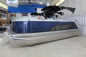 Crest Classic LX 240 SLS With 200 HP Mercury