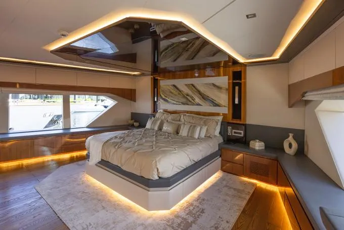 Lady Caroline Yacht Photos Pics Master Suite