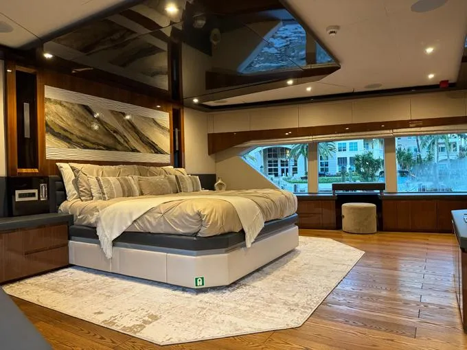 Lady Caroline Yacht Photos Pics Master Suite